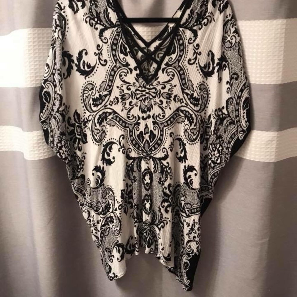 Adorable boutique top